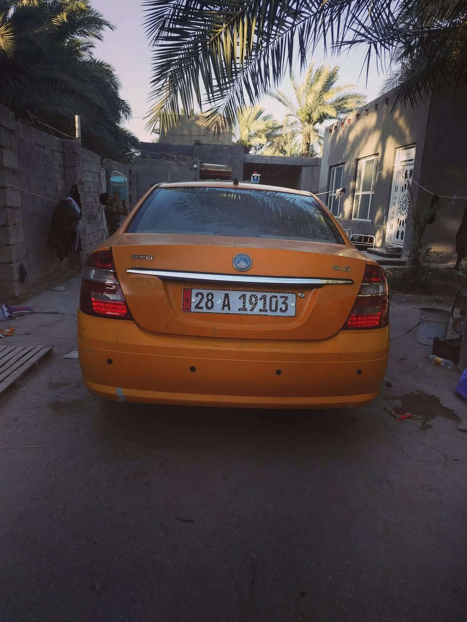 سياره جيلي موبل موديل 12 هيئه غرامات مصفره مكينه وقير وتبريد شغال بها ضربه باب السائق وتبريد شغال رقم نجف بيع قياسات بس ما صابغه سعر42 بها مجال ***********
