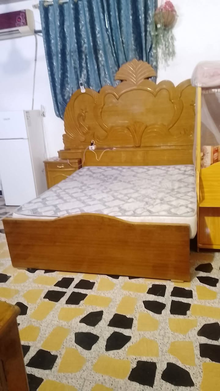 السلام عليكم  غرفه لبيع نضيفه العنوان النجف حي النصر  السعر 950او بيه مجال بصيط حك الجيه ***********
