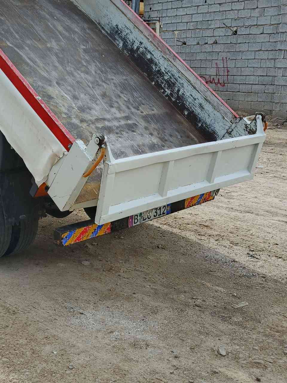 السلام عليكم كنتر هونداي موديل 16 مقفوله كفاله عامه جير ومحرك واكسن وشاصي ماكينه 4000م الهاف رقم بغداد تحويل ثاني يوم تخم تاير مكان السياره حل اجبله***********
