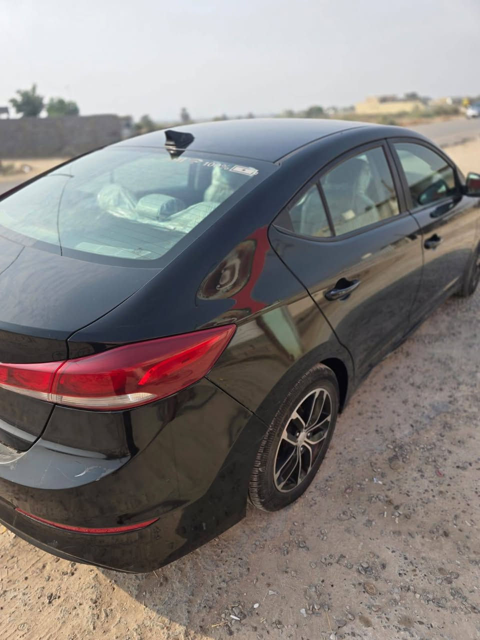 النترا ٢٠١٧ وارد امريكي السياره حلوه ونضيفه مبدل بس بنيد سعرها ١١٨ وبيه مجال  ***********
