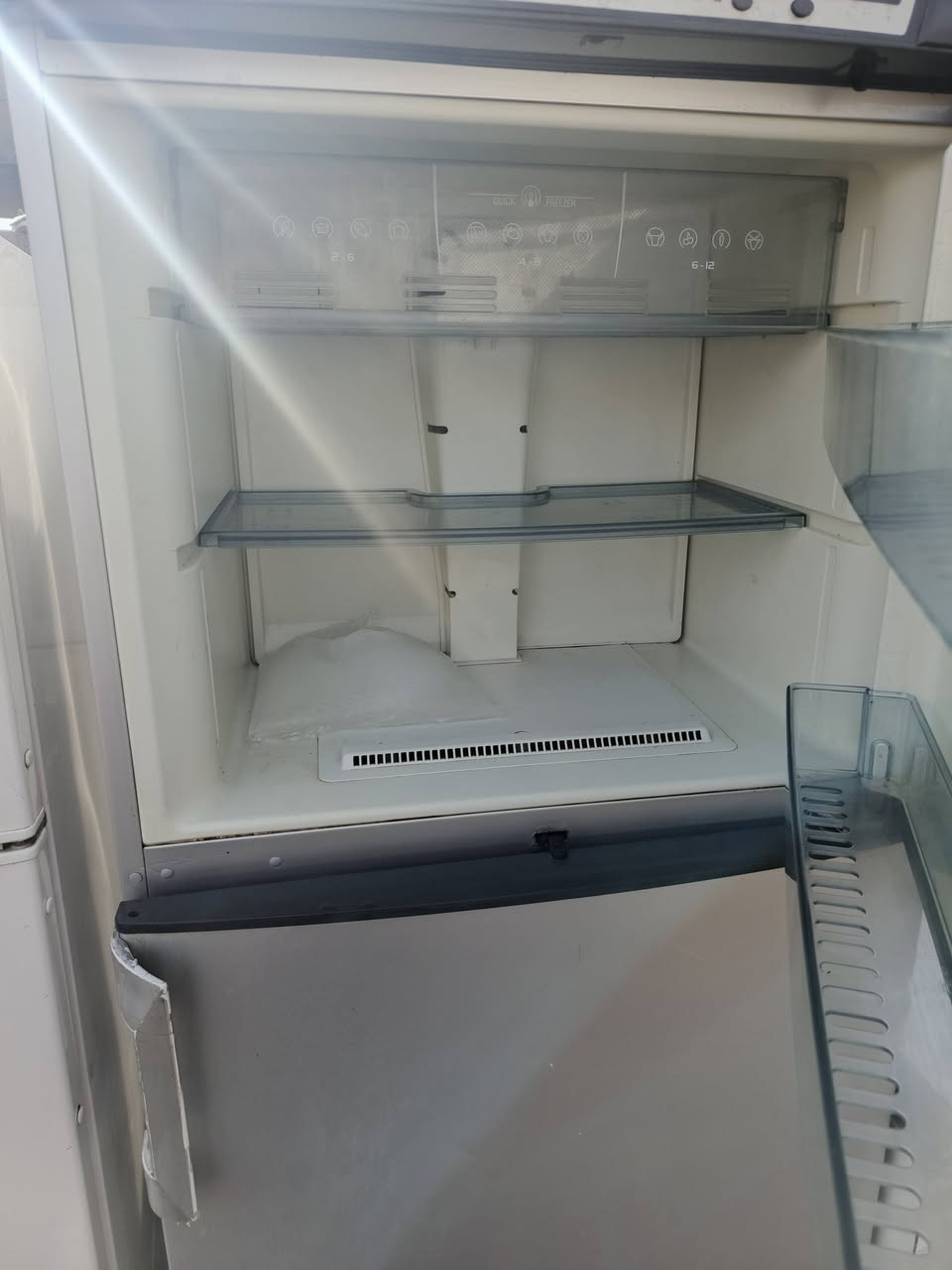 ثلاجه للبيع ١٥٠ ألف شرط الشغل ***********
