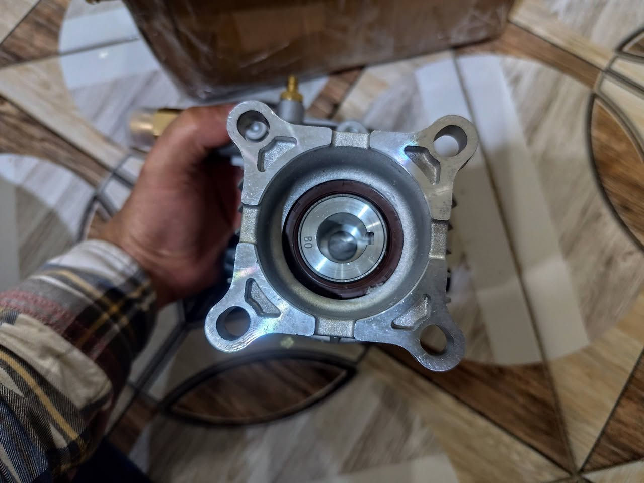 مضخه باله امزون توصيل جميع محافظات قيم بما يرضي الله واتساب ***********
هذه مضخة  ضغط تعمل بمحرك أفقي، وتستخدم كبديل أو قطع غيار لغسالات الضغط بمحركات الغاز.

نوع العمود: أفقي، 3/4 بوصة.

ضغط التشغيل: يصل إلى 3300 - 3400 PSI.

معدل التدفق: حوالي 2.5 جالون في الدقيقة (GPM).

المميزات: تحتوي عادةً على مكابس من الفولاذ المقاوم للصدأ وصمام تفريغ مدمج لسهولة البدء.
