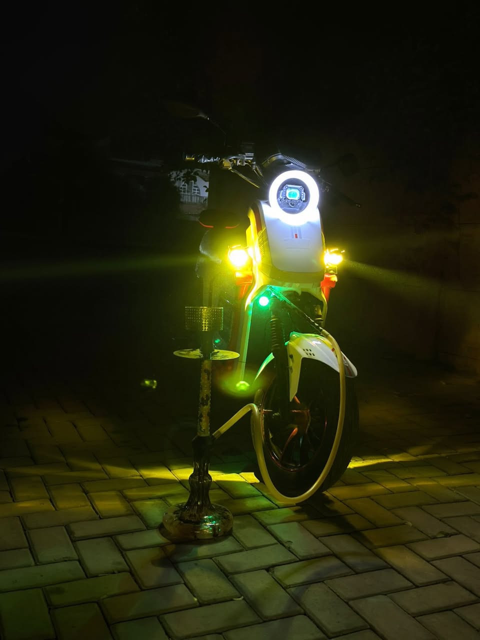 السلام عليكم دراجة شحن للبيع اسمها تو تو to2 الدراجة جديدة ما بيها نقص خمس بطاريات دبل 33 أمبير سرعتها 109 الحقيقي 80 بيها نضام R ترجع ليورة بيها صندوك واسع الملف 1800 تايرها الجبير الحجم 12/90/90 درع أمامي وخلفي وبيها حاضنة أكواب كشن دبل أحدث إصدار شركة كوشينج تمشي 45 كيلو سعرها 675وبيها مجال مكاني كركوك


**إذا كنت صاحب هذا الإعلان وتريد حذفه لأي سبب، رجاءا أرسل رسالة إلى الدعم الفني**