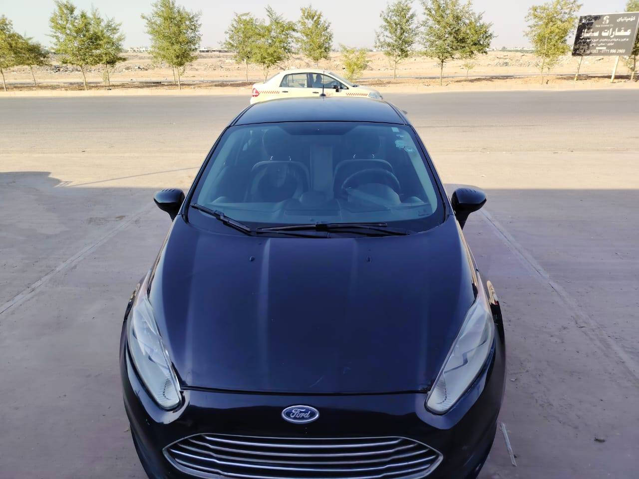 فۆرد فێستا مۆدیل 2019
دوو نیوپارچەی بۆیاخە. دووبست بۆنیدی معجونە.
جەمپێکی پشتی هەیە.  سەنەوی مانگی شەش بەسەر دەچێت. هەندێك  تەزرەی سەقفی هەیە ، شل بوونەوەی هەیە.  داوای 86 $ لێدەکەین و معاملەی تێدایە.

***********
