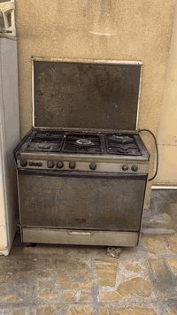 السلام عليكم طباخ كريازي الأصلي  شغال  بس شويه وصخ يرادله تنضيف السعر 100 الشراي يتصل ***********
