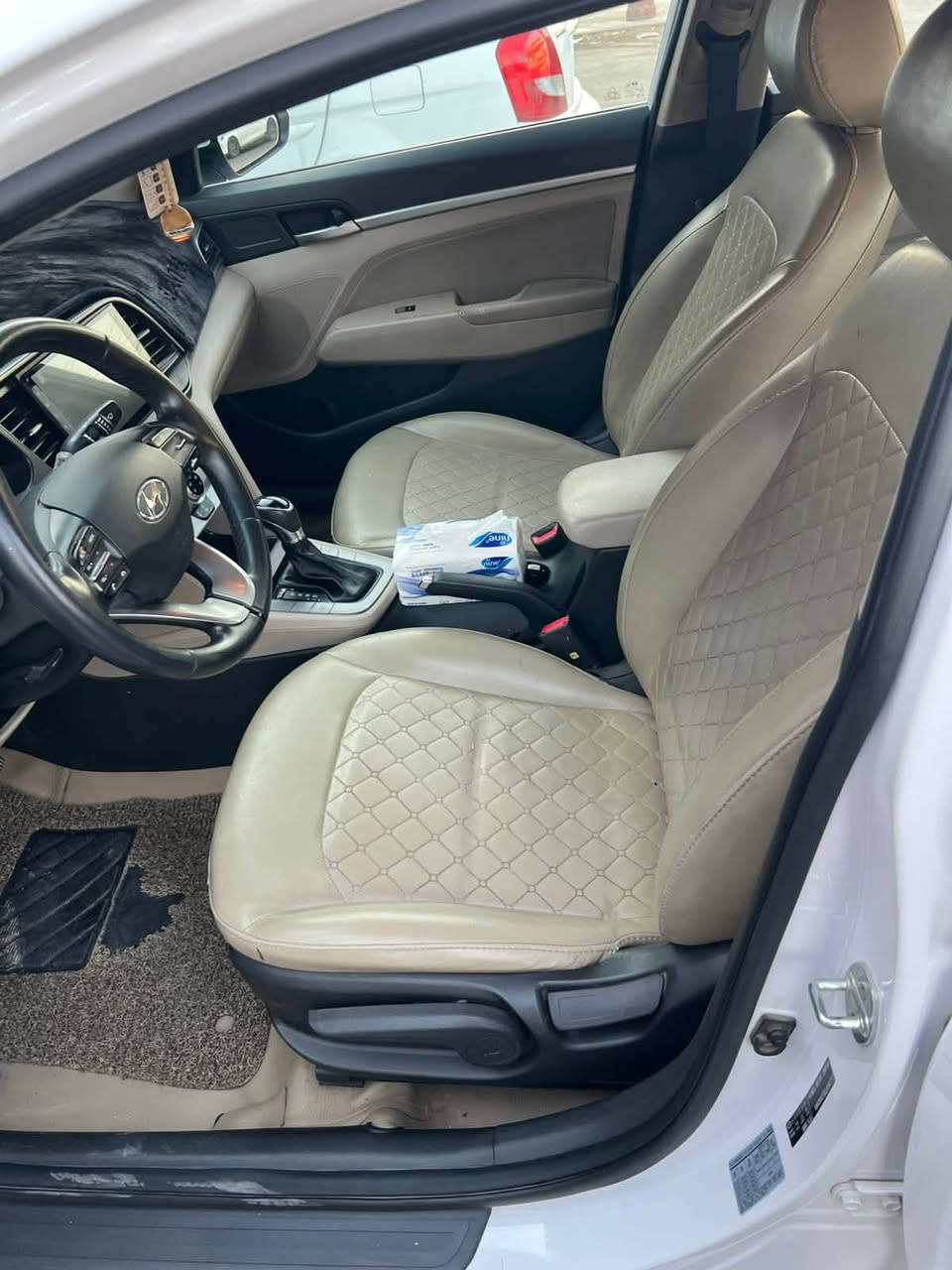 النترا ٢٠٢٠ خليجي محرك ٢٠٠٠ دوش گير AT
السياره نضيفة من كلشي 
بيها باب الصدر مبدل بلادي فقط 
وهذا السونار مالتها ***********
