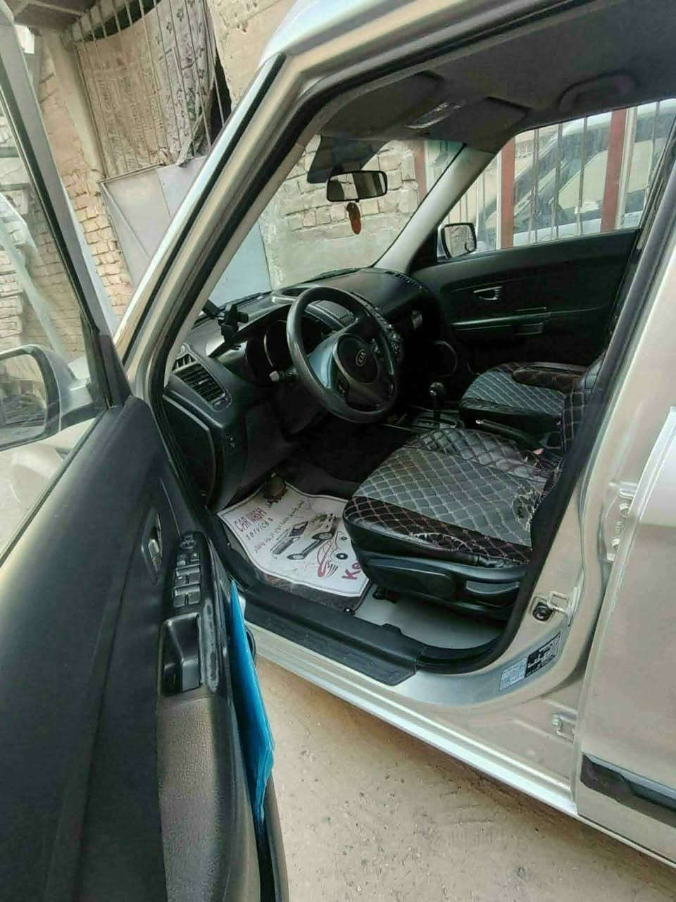 متاح كيا صول ٢٠١٠ وارد خليجي مكفوله من الصبغ وللضربه فقط بيه بارد بالجاملغ الامامي وقبغ جنطه بمقدار شبر وبيه شخوط خفيفه بجهه العبري ومكفوله من كير ومحرك وحداديه وتبريد وتخم تاير ومحرك ١٦٠٠ وشاشه وكامره ورقمه بغداد بأسامينه وسعره ب٩٢ وبيه مجال وللاستفسار *********** ومكاني الحله البكرلي
