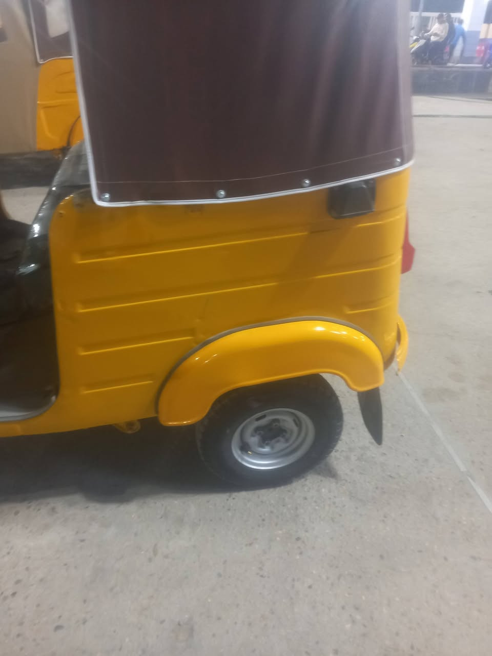 ١٩ رقم وسنويه انكليزي بسمي
مكينه مكفوله تنقيص تبخير تخم تاير جبلي 
ب٤٧٠٠ بيها مجال بسيط
***********
