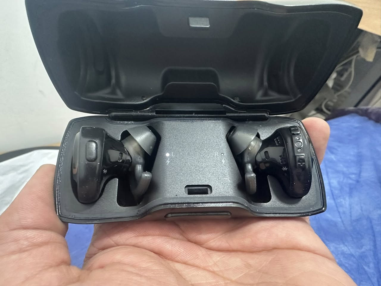 السلام عليكم
متوفرة السماعات التالية :- 
١- سماعة ابل الجيل الثاني عدد اثنان Apple airpod 2nd gen
٢- سماعة ابل برو الجيل الاول Airpod 1st gen التك الايسر بي وشة
٣- سماعة سوني Sony wh-ch520
٤- سماعة  SoundSport Free Wireless Earbuds
٥- سماعة ابل برو الجيل الثاني تايب سي Apple airpod 2nd gen
٦- سماعة Lg tone free fn9e الكيس ما يشحن 
للتواصل واتس اب فقط 
***********
