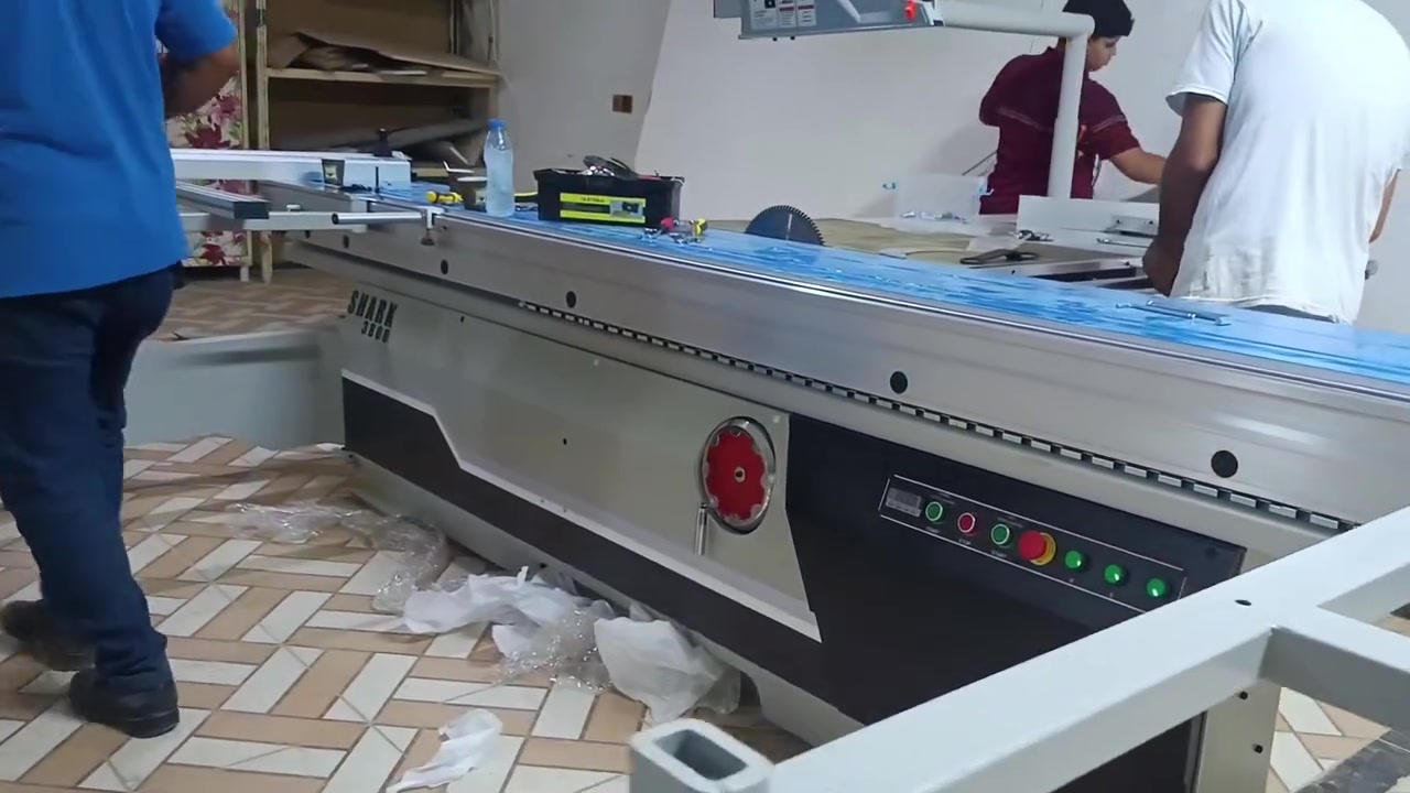 غراض معمل متكامل للبيع مستعجل
1_ منشار صيني قياس 3800 استخدام 10 ايام فقط
2_ساحبه غبار 2كيس
3_ كتر يلمز
4_ فرازه نرمادة 
4_ مكينه خياطه جاك f5
5_كمبريسر حجم 300 
مستعجل على بيعهن بسعر مناسب 
للاستفسار الاتصال على الرقم 
***********
