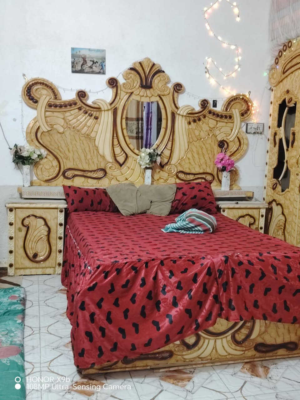 سلام عليكم غرفة البيع نجارة عراقيه ستخدام قليل بسعر مناسب العنوان غراف  سعر500وبيها الشراي تواصل  *********** وتساب
