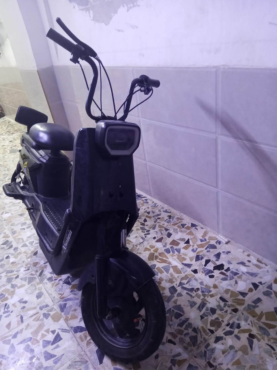 ماطور شحن نظيف كدام العين فقط سكليتر مكسور  شحن نظيف شغال شرط تجي تفحص وجيك سعر 150 وبي مجال للشراي يدلل مكان موصل جانب الايمن زنجيليالرقم ***********
