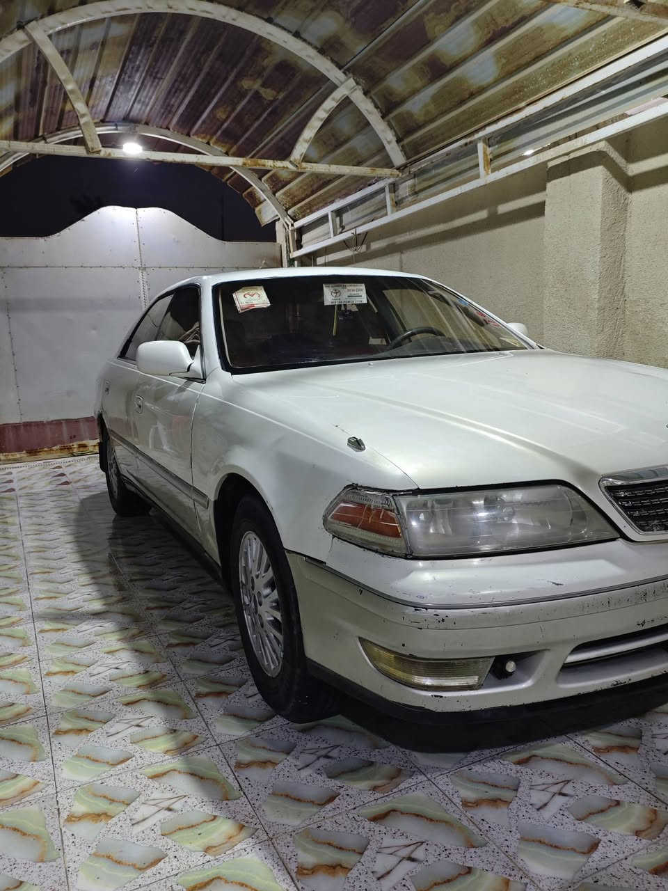 سلام عليكم
مارك 2000 محرك ونجي كير محرك مكفولات اربع بيبان جدد دواخل نضيفه بيها ضربه خفيفه رقم ميسان السنويه منتهيه بشهر الواحد صاحبها يريد مداور 
السعر المطلوب 57
المكان البصرة -الهارثة 
للاتصال :***********
