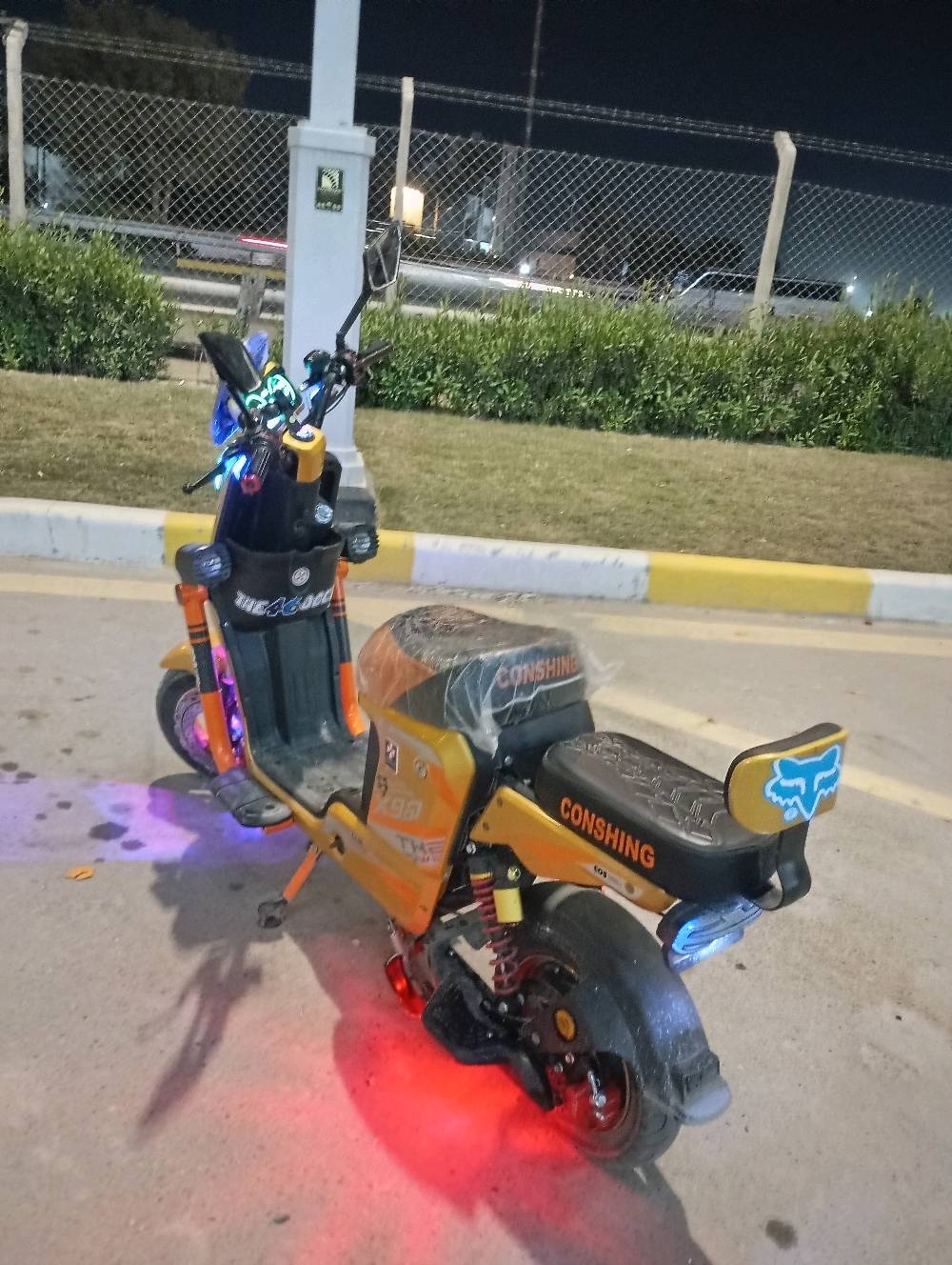 السلام عليكم 

دراجه شحن X900 🏍️.  بيع او مراوس 

بريكات دهن هايدروليك HAEDROLEK

دبلات امامي هيدروليك والخلفي غاز 

شاشه ديجتل 

وياله رياضي + فلنجه كبيره 

تشغيل بصمه + سويجين 2 + بصمتين 2 

بطاريات 25 امبير 🔋

عدد 5 بطاريات 🔋

سرعتها 119 حقيقي 80 🏍️

ديجلات + اناره جانبيه 🎧

لايتات زنون + نشره ليليه 🌑🔦

دراجه جديده ونضيفه وبلعافية عل ياخذها 
*********** وتساب فقطط
المكان بغداد الغزالية
السعر525وبيها مجال بسيط للطيبين 💰