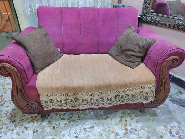 السلام عليكم غراض مال بيت جدا نضيفات كلمن سعره الاتصال ***********
