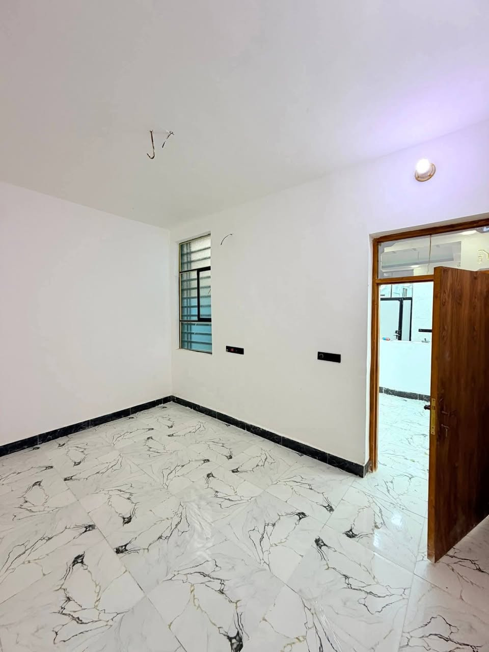 🏠 دارين 50م للبيع – النجف الأشرف
📍 الخط الأول مقابل ملحق قرية الغدير
🧱 بناء طابوق جمهور – أساس وسقف كونكريت
🛏️ غرفة نوم + صالة + مطبخ + حمام + منور
⚡ خدمات كاملة (ماء، كهرباء) – شارع تبليط
📄 طابو زراعي
💰 السعر 25 مليون قابل للتفاوض
📞 للاستفسار: ***********
