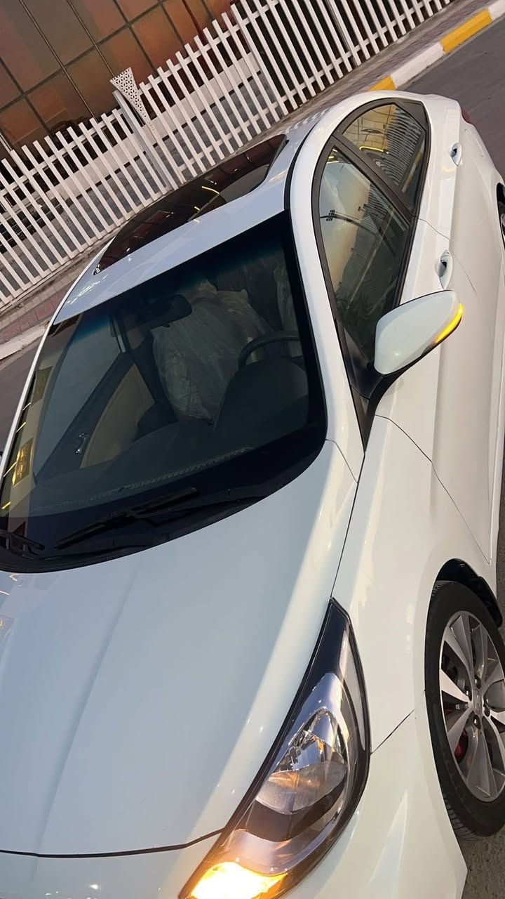 سلام عليكم سيارة هونداي اكسنت موديل ١٥خليجي فول مواصفات  مكفوله من ضربة وتبديل بيها صبغ بس الهلال جاملغ الخلفي فقط   سعر ١٠٥ بيها مجال قليل  مكان سيارة ناصريه مركز رقم هاتف 📞 ***********
