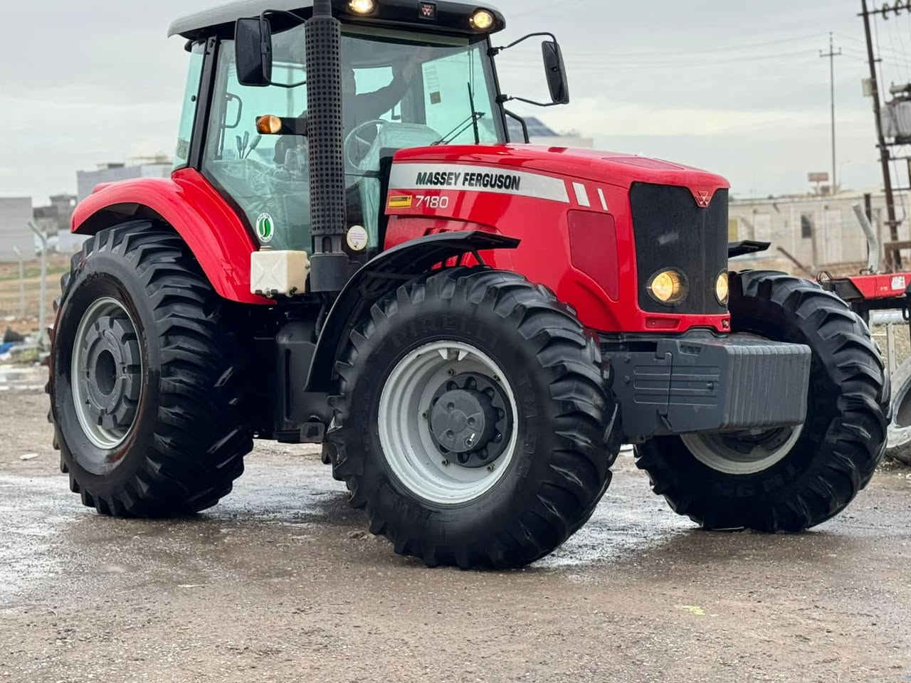 تركترفورگسن حجم7180
موديل 2017. مشطخل 2500. 
رقم كاتي منفيس 
فوفل عادي.لبيع عنوان أربيل 
طريق مخمور
ره قم تليفو واسئاب 

***********
***********
