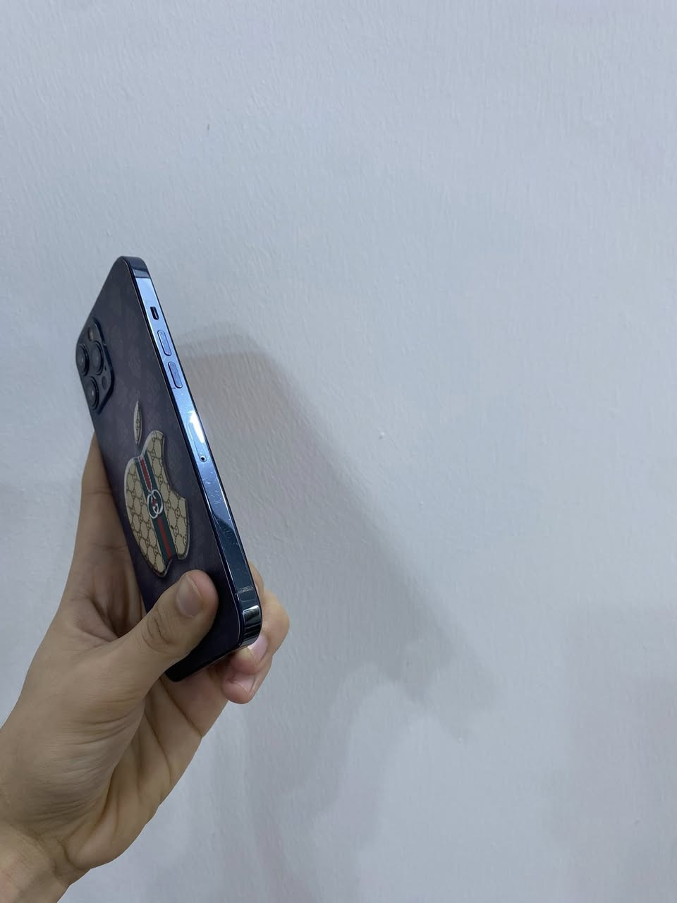 ايفون 12 برو ماكس مغلف ظهر
البطارية 100 مبدلة اصلية 
الذاكره 128 
نموذج M
الجهاز دبل شريحة ZA
مستبدل شاشة وكامره اصلي فقط 
السعر ٢٨٥ وبي مجال توصيل ماعندي 
عنواني بغداد حي اور ***********
