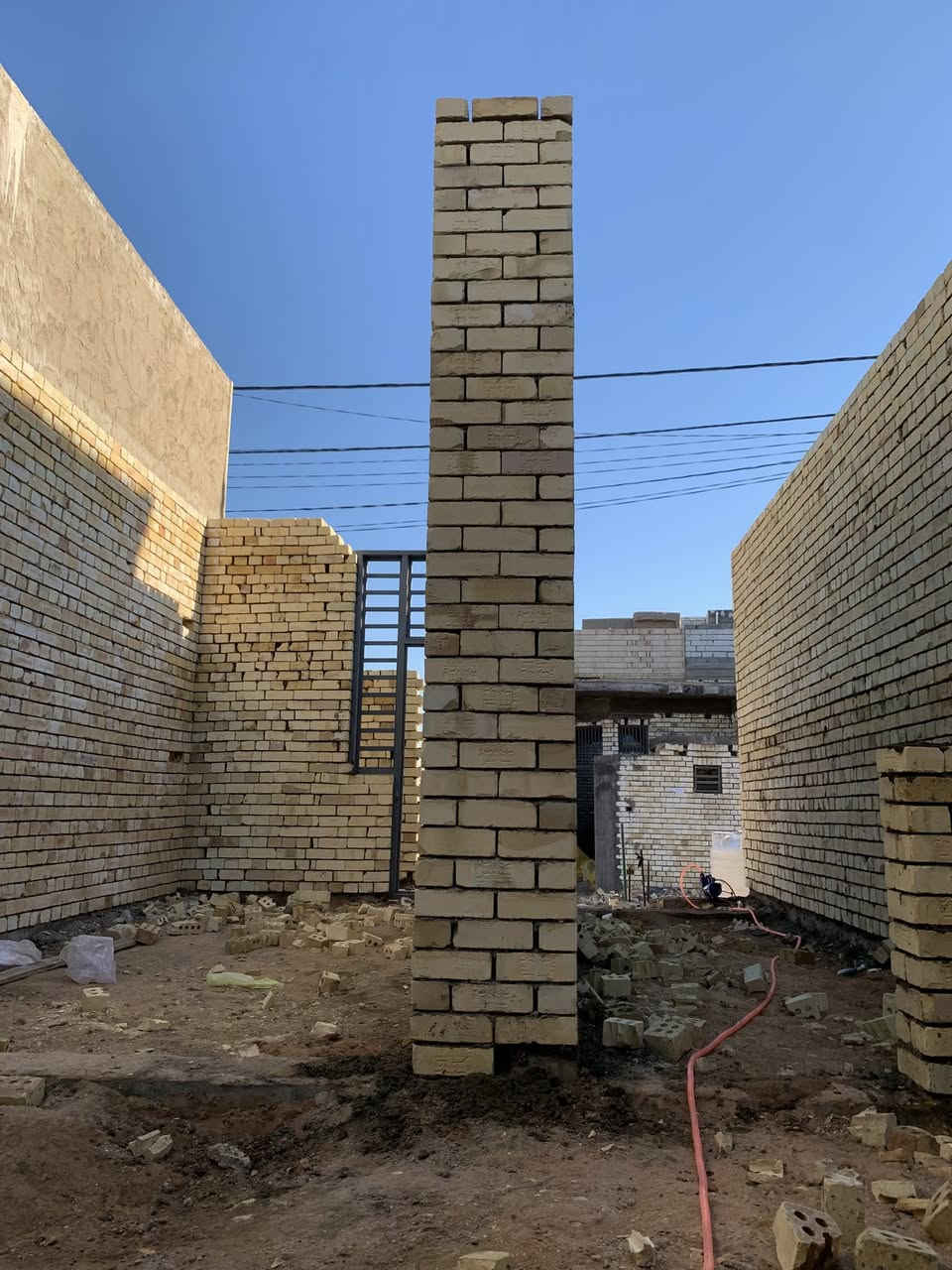 سلام عليكم خلفه بناء 🔨 متفرغ حالين شغّل درجه أولى شرط ستلام 👷 مهندس  تنضيف ورش بعد العمل 
***********
