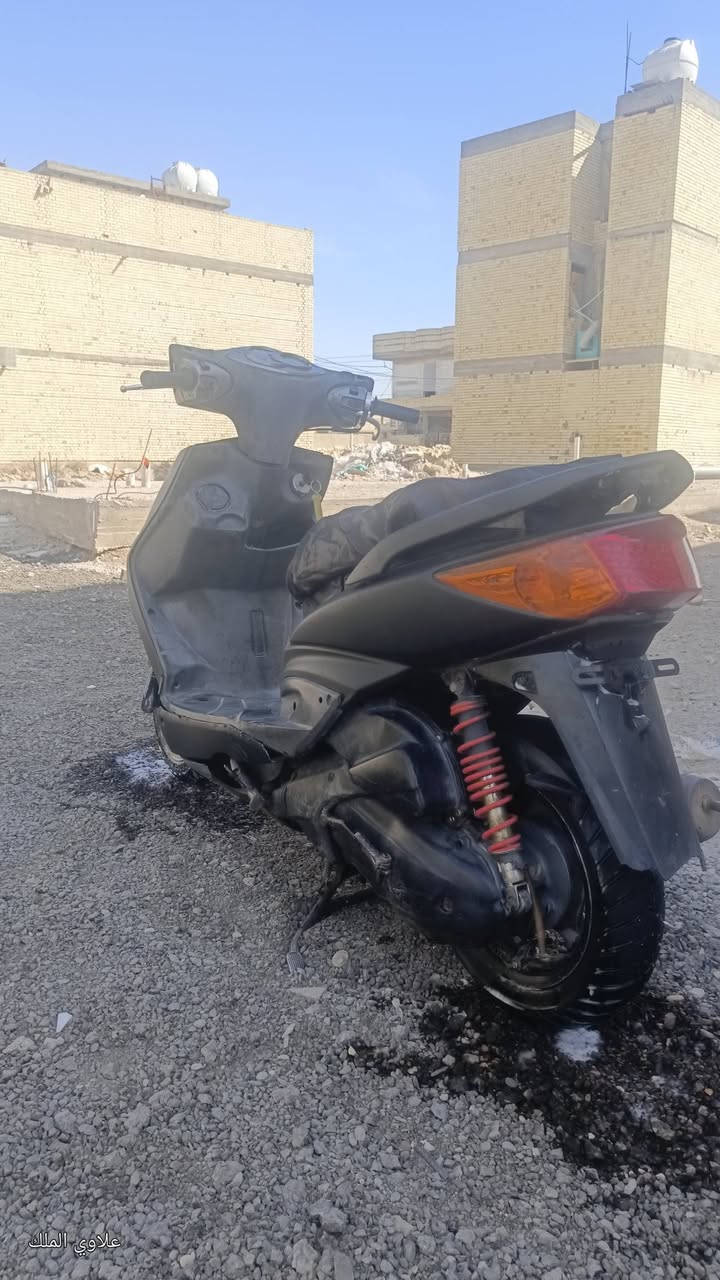 سلام عليكم
سكنس فحل 
مكينه مكفووله
كلجات جدد رياضي
زوج تايرات جديد
الخلفي جلاتين
دبلات جدد
مازده سموك
كفرات اصليات
دراجه مصبوغه اسود طافي للجماليه جانت قبل لمعه
كلش جديده واحله من الصور
سعرها 550وبيها مجال
مكاني بغداد الغزاليه
***********
***********
