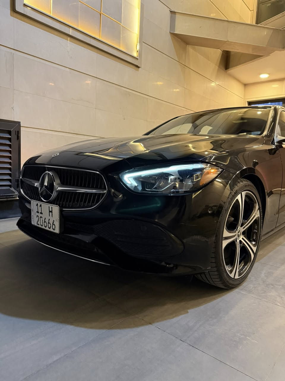 السلام عليكم للبيع فقط
مارسدس c300 . 2022 
فول مواصفات 
وارد امريكي 
ماشيه 42 الف ميل 
سياره جديده بمعنى الكلمة 
صور حادثه مرفقه بلمنشور 
بيها ٣ مكانات بارد بسيط جدآ 
الباقي مكفول 
رقم بغداد بسمي 
السعر 32000$ 
العنوان. بغداد. كراج الامانه . شارع الصناعة 
***********
