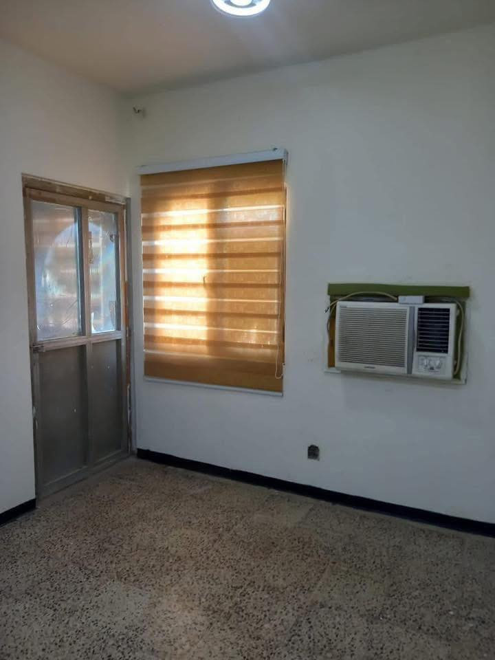 شقه للبيع بالسيدية ثلاثه غرف نوم وحمامين ومخزنين 
شقه ملك صرف سند مستقل طابق ثاني الأخير فوكاه سطح 
***********
