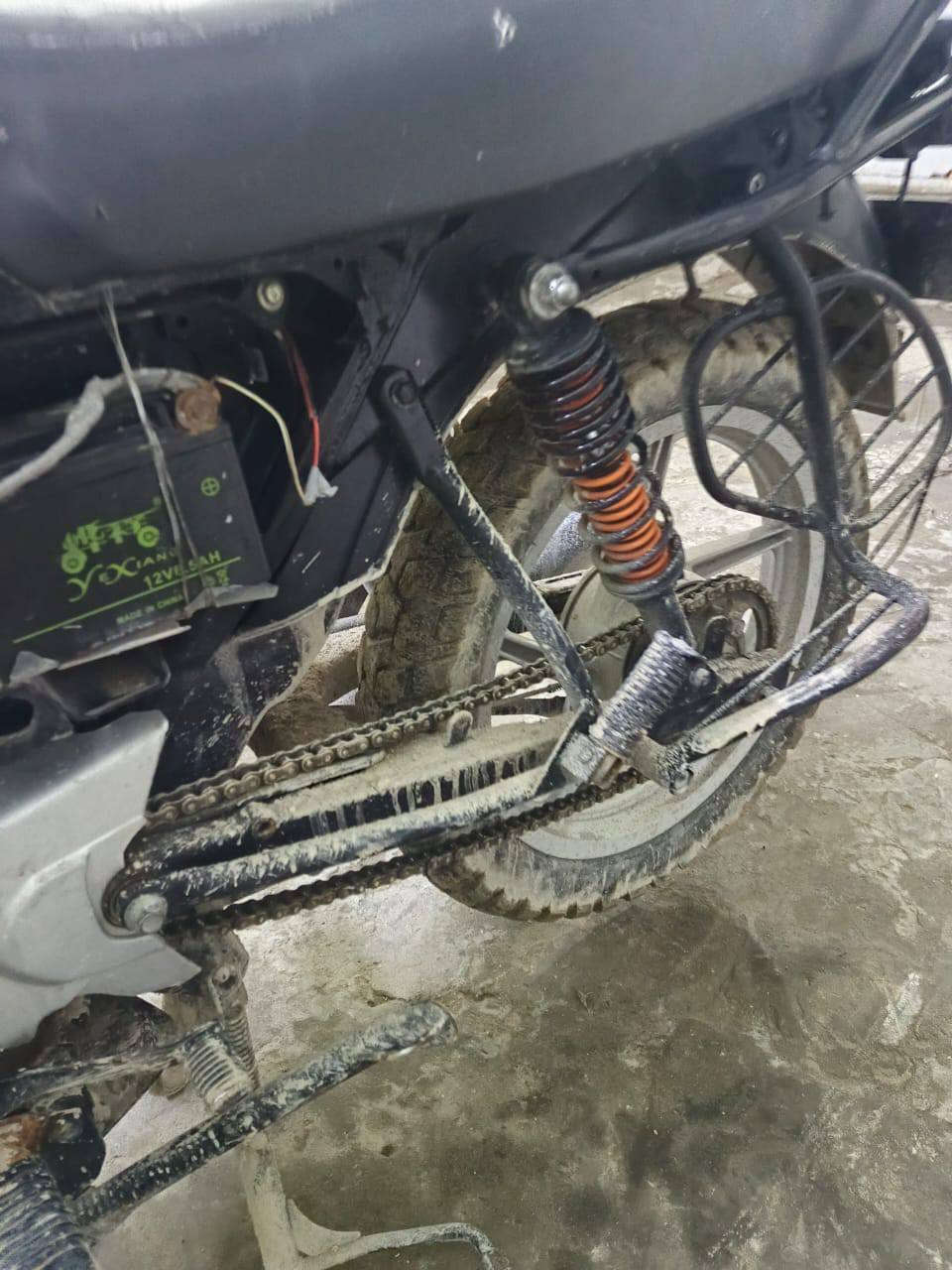 سلام عليكم بوكسر حلاويه للبيع السعر  500  وبيها مجال العنوان نجف حي الميلاد رقم ***********
