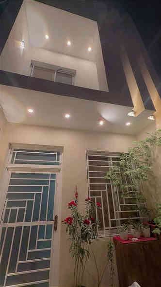 بيت للبيع .. الغزاليه شارع المشجر .. خلف الدفاع المدني
المساحه 100 متر واجهه 4 نزال 25 
الطابق الارضي حديقه استقبال مطبخ صحيات غرفة نوم.. الطابق الثاني غرفتين نوم صحيات.. الطابق الثالث بيتونه وغرفه كبيره
بناء حديث.. 
الاستفسار ***********
