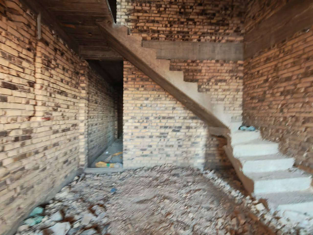 دار للبيع المساحه 100 متر مراجعه الرقم ***********
