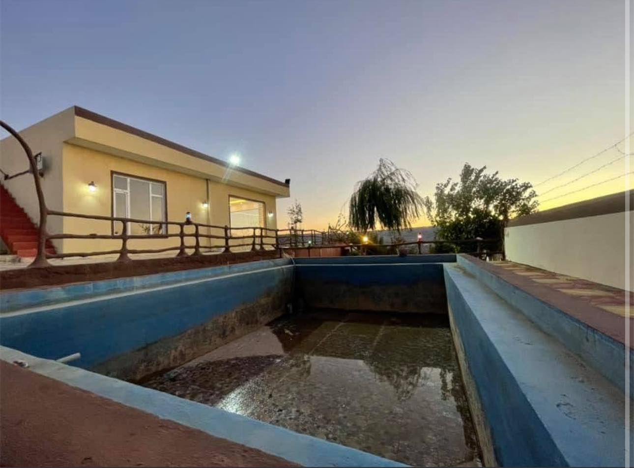 🏡 مەزرەعە بۆ فرۆشتن 🛣️ لەکۆرێ نزیک جووت سایدی تونیل🏛️ نموونەیە لە جوانی 
 
🏡 رووبەری 2000+ مەتر 
🔹 ئاو  تایبەت بە خۆی هەیە 24 کاتژمێر
کارەبا هەیە 
مسبح تیدایە
🏡 مەزرەعەکە پێكهاتووە لە:
🛏️ 2 ژووری نوستنی
🍽️ مەتبەخ
🛋️ هـــــۆڵ
🥩 شوێنی برژاندن
🌳 حەدیقە
‏
‏☎️ :*********** WhatsApp + Viber + Call

                      🔹🔸🌳🏡🌴🔸🔹
