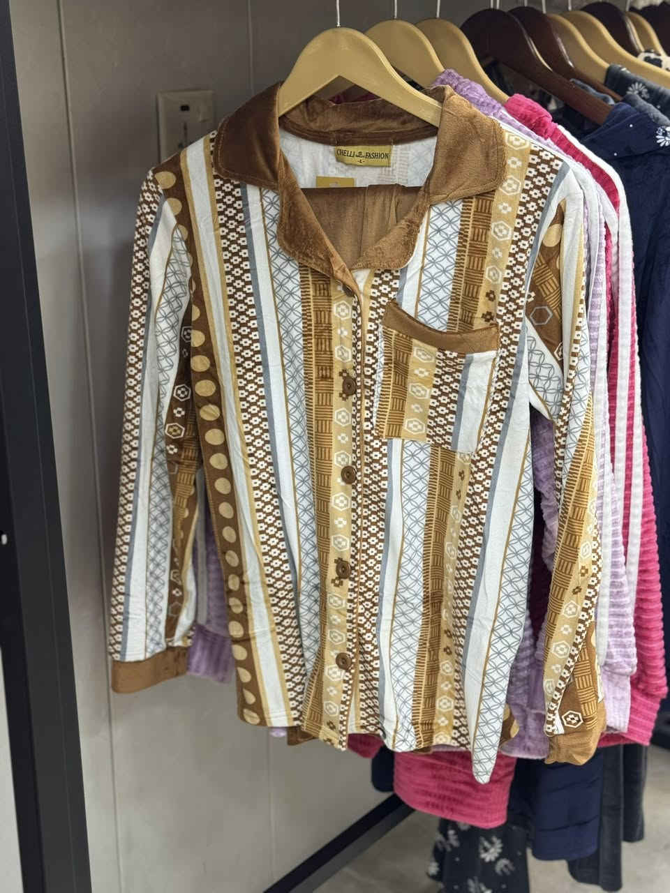 تراك بجامه نسائي السعر 10.000 
العنوان كربلاء شارع السناتر مجمع فاطمة التجاري 
مجموعة محلات هواك براند A10


**إذا كنت صاحب هذا الإعلان وتريد حذفه لأي سبب، رجاءا أرسل رسالة إلى الدعم الفني**