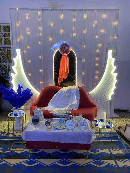 سلام عليكم كوشة  أم جناح وشازلونة وطبلة للبيع ‘…غراضالميز والمسرح موللبيع فقط الخلفيات وشازلونة والميز للبيع رايدهن٤٥٠مكاني بغداد حي النصر الشراي يتصل ***********
