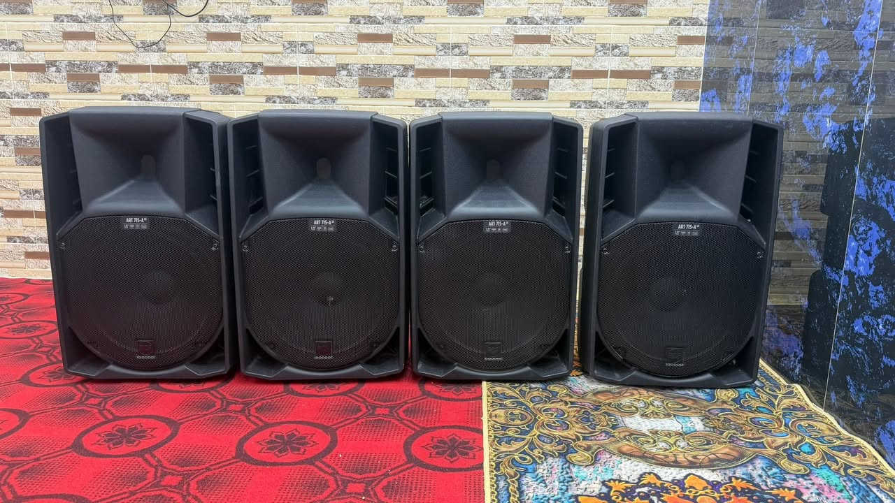 سماعاة RCF715 A كلش نضيفاة استعامل بس عشرة محرم والرايد يشتريهن يتواصل على الرقم ***********
