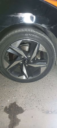 عندي هاذ الويل كب حجم 17تخم كامل كوري اصلي  وبي تايرات كومهو تخم  اريد...