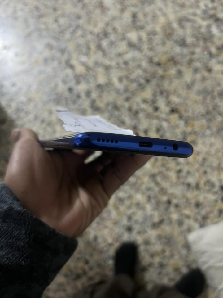 وأي 9 اس ذاكره 128 شاشه  مكسوره جهاز مفتوح سعر 60 الف ***********
