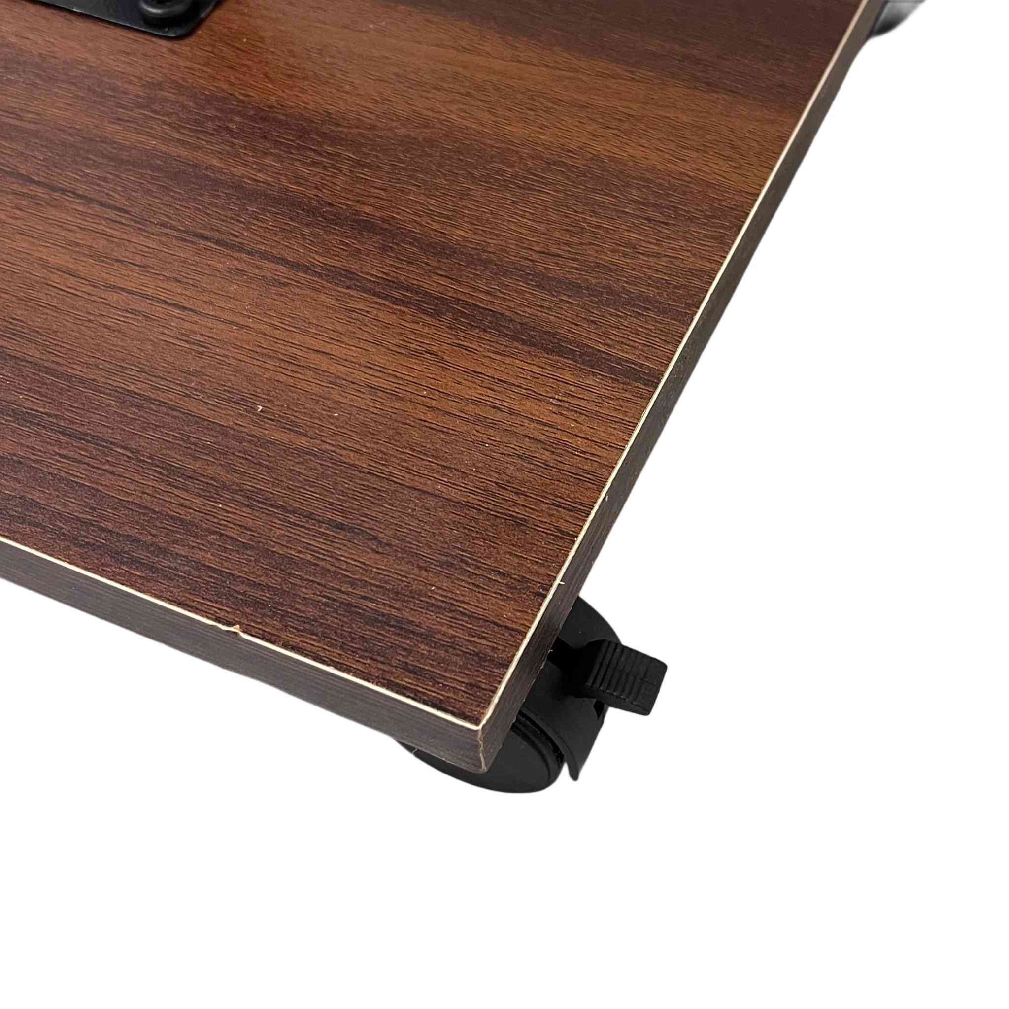 طاولة جانبية متحركة Bihart بعجلات

• طاولة جانبية عملية من Bihart بتصميم بسيط مناسب للاستخدام بجانب الأريكة أو السرير أو في المساحات الصغيرة.
• قاعدة مزودة بعجلات تساعد على تحريك الطاولة بسهولة من مكان لآخر.
• هيكل معدني مع قاعدة ثابتة لثبات أفضل أثناء الاستخدام.

• العلامة التجارية: Bihart

• نوع المنتج: طاولة جانبية (Side Table)

• الأبعاد: 40 × 30 × 66 سم

• القاعدة: مزودة بعجلات


**إذا كنت صاحب هذا الإعلان وتريد حذفه لأي سبب، رجاءا أرسل رسالة إلى الدعم الفني**