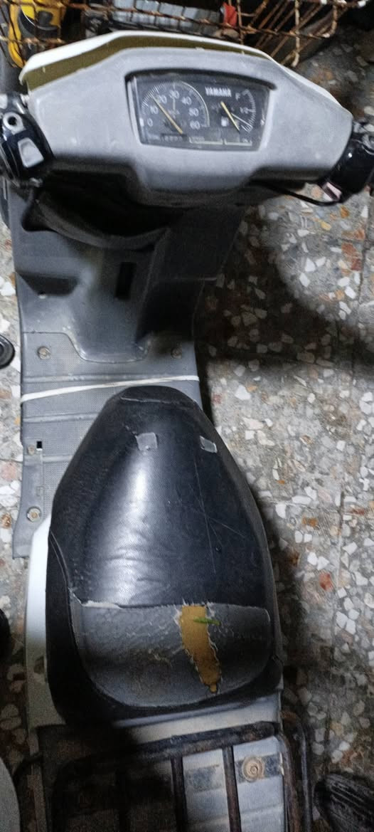 يلا السلام عليكم شباب دراجه بيكم يوماها حمل 
دراجه كوم حديد اوراقهه اصوليه  سعر 175 وقابل للتفاوض 
المكان بغداد حي الكوفه رقم الهاتف *********** 
ملاحظه)))))) لا احد يكلي شبيهه  الدراجه  ما بيها دراجه كوم حديد طافيه ما اعرف شبيهه بيها طفت وعفناها ما اشتغلنا بيهه
