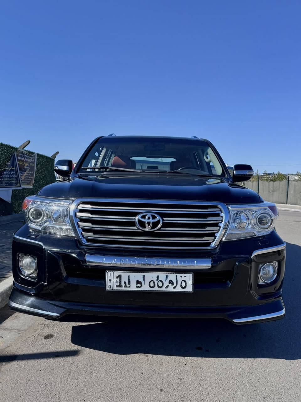 تيوتا لاندكروزر موديل 12 للبيع رقم بغداد بسمي تحويل ثاني يوم هزه جديده فتحه+بصمه+كشن كهربائي+مري شفط+دفع رباعي+كشن جلد وباقي مواصفات 12 صيانه جديده متصرف عليها اي فلس تخم تاير جديد كير ومحرك وصدر كفاله عامه فقط جاملغ مفتوح مكان السياره بغداد حي العامل  رقم الهاتف  ‭0770 618 1764‬ السعر المطلوب 320وبيه مجال  ومن الله التوفيق الى الطرفين
