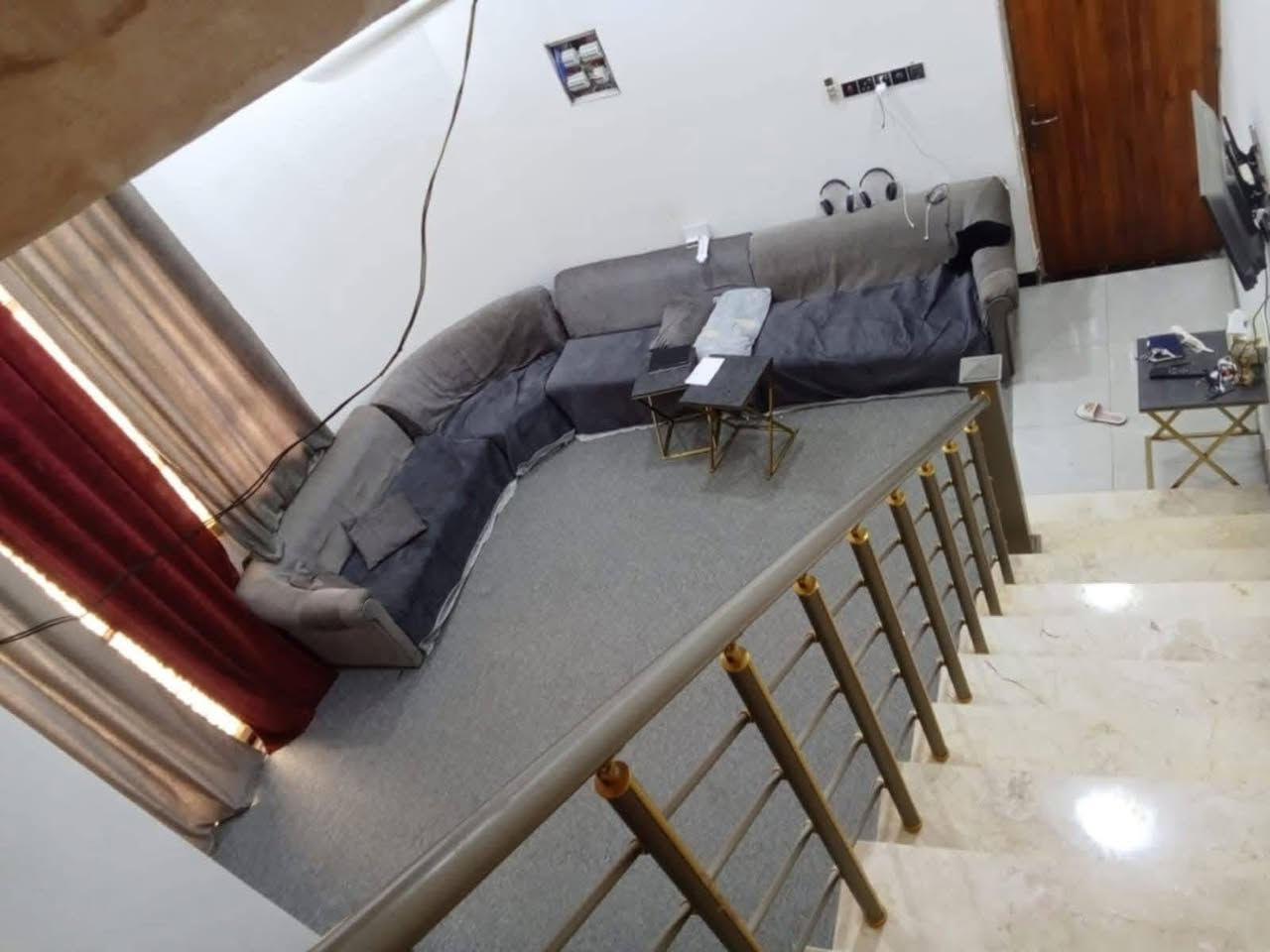 يالله اللهم صل على محمد وال محمد 
🏠 بيت زراعي للبيع 🏠
📌 منطقة الصخيين شارع المهندس قريب على شارع العام بعد جامعه ذي قار شارع العام سايدين علما البيت ركن على شارعين منطقه نضاميه شوارع والبيوت المجاوره كلها نضاميه 
مساحة البيت (200) متر على شارع (15) متر
تفاصيل البناء :~
طابوق كونكريت بناء درجه أولى أساس صب وسقوف صب 
يتكون البيت من طابقين
الطابق الاول غرفه وصاله واستقبال وصحيات داخليه وخارجيه ومطبخ وكراج +محل مواد غذائيه ومناور حديقه مرتبه 
الطابق الثاني غرفتين كبار وصاله وصحيات ومناور وستاره ارتفاع ٢م بيت جاهز ونضيف وخدمات ماء وكهرباء ومجاري 
السعر مناسب 
للمزيد اتصال 
بالأرقام التأليه 
***********
***********
للمزيد من المعلومات يمكنكم التواصل معنا 
على صفحة الفيس بوك (در الامل للعقار) 
للمزيد من العروض على الفيس بك 

https://www.facebook.com/share/184e1SZUBr/?mibextid=wwXIfr

للمزيد من العروض على حسابنا التيليجرام (در الامل للعقار)
https://t.me/+P7JMB2u_71k2ZWJi

للمزيد من العروض على حسابنا الواتساب (در الأمل در الامل للعقار) 
https://chat.whatsapp.com/BLYmucgy7SSGDs399o3EWD
