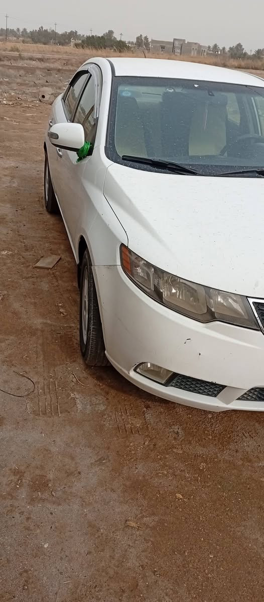 السلام عليكم للبيع فقط كيا سيراتو موديل 11 كفاله عامه عدد طخه بالچاملغ الامامي جهة السائق والباقي كفاله عامه كير حداديه مكينه تبريد تدفئه كله شغال وجيد السعر 90 وبيها مجال حك الجيه العنوان الديوانيه الدغاره ***********
