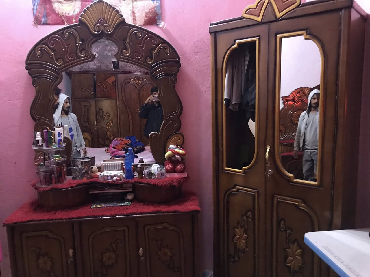 غرفه صاج نجاره تسكام بيه بس جامه مال زاويه مكسوره غرفه بعده اخت جديده تجي وشوف مكان المجدشراي مراسله اوتصال ***********
