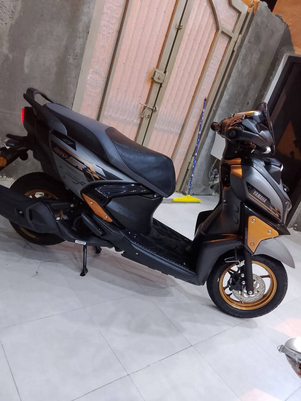 سلام عليكم دراجه للبيع موديل 26 جديده الدراجه كلش مناقصه شي السعر مليونين و400 الرقم ***********
