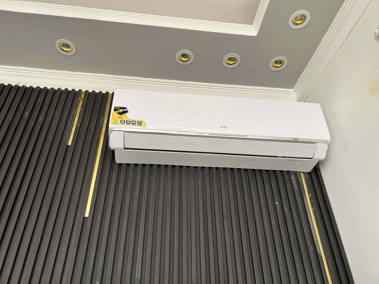 الحمد لله تم تنصيب سبلت  نوع AUX  
#غازR410 مع عمل فاكيوم للجهاز
واكيد  ضمان الجهاز من الشركة
وضمان التنصيب 
 التنصيب لصالح مجمع المدينة التجاري / الديوانية 
ضمان وامان 
*********** ابو زيد 
‏‪***********‬‏ ابو زيد
