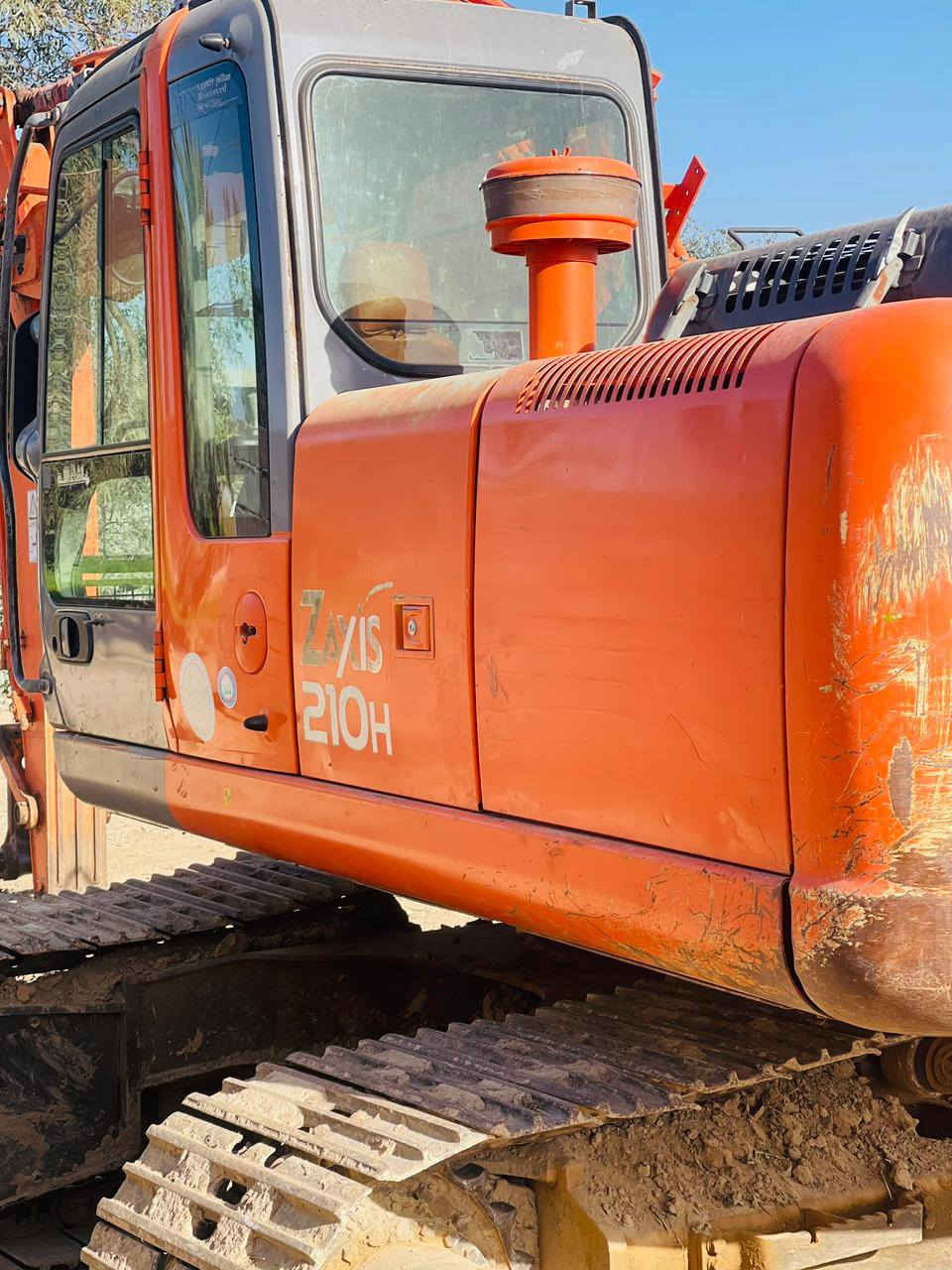 للبيع زت موديل 2006 حجم 210H
رقم واسط ألماني كفاله عامه شرط تبريد ثلج فول مواصفات 
مؤسسه نغار وضع شركه شرط  مكينه جاهزه لعمل مكانه واسط تقاطع زبيديه ***********
