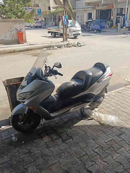 للبيع مابيها نقص
***********
سعر 900 
كامله من كلشي سماعات مبيثري شغال
ديوانيه
