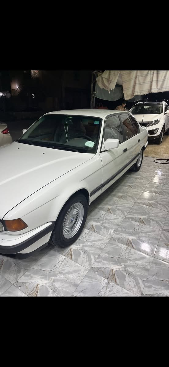 السلام عليكم BMW
حجم 744  V8
موديل92 فول مواصفات تدفئه كشنات
برده خلفيه كهرب
كشنات كهرب 
بدون ضربه بدون اخياس
صبغ فقط احزام جماليه 
صدرامامي خلفي جديد
طخم ويل جديد 
مكينه كير شرط
هزه ورقم جديد 
شرط نشاط فول 
فتحه بل سقف 3 حركات
تبريدتدفئه شغال
سياره شرط ابلاديه 
السياره اني صاحبها 
السعر 75 بيها مجال 
العنوان موصل حى السكر 
*********** 
***********
