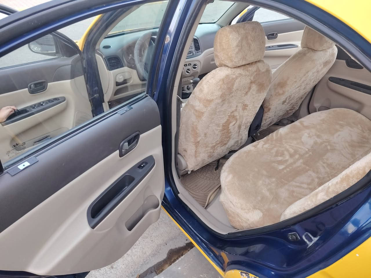 السلام عليكم
اكسنت ٢٠٠٧ للبيع
سياره مثل ما مبينه بالصوره ما معدل عليها كلشي
بدون دواخل وبدون كلشي تصفيات بيها
تايرات جديده نقابه صفر دفتر بانزين بيها
سنويه صاغطه ٤ سنوات صدر جديد دوشمه جديده
سعر ٦٥ وبيها مجال قليل
***********

