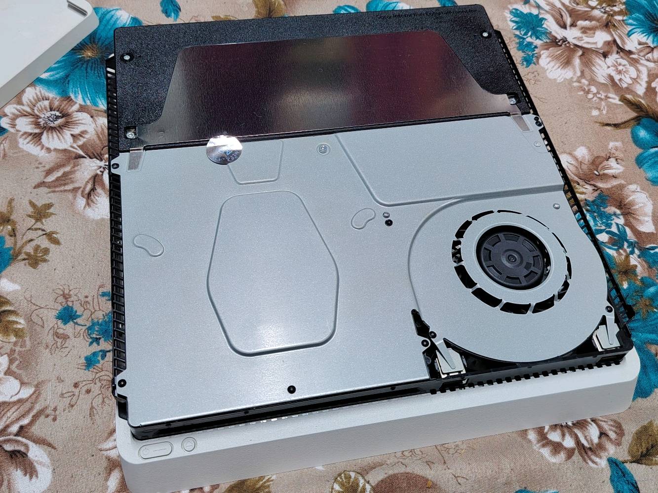 للبيع: PS4 Slim أبيض بحالة الشركة
الجهاز لوك لوك لوك، نظافة 101% مو بس 100% (شخط ما بيه، استخدام كلش قليل ).
​المواصفات والملحقات:
​الموديل: PS4 Slim (سليم) لون أبيض.
​الهارد: نصف تيرا (500 جيجابايت).
​النظام: أونلاين.
​ مع 3 جويستيكات (تجاري). وحدة بل كارتونة ما مفتوحة 
​الملحقات: كافة ملحقاته كاملة (كيبل الطاقة، كيبل HD، كيبل شحن اليد).
​➕ 
​UPS (يوبيس) بقدرة 1500 من شركة فابر (FABER)، الجهاز ممتاز (يحتاج فقط بطاريات).
​💰 السعر: 280 ألف دينار (قفل 🔒).
​📍 المكان: بغداد - المعالف - قرب تقاطع درويش.
📞 للاستفسار: ***********
متواجد واتساب الجهاز لوك لوك لوك، نظافة 101% مو بس 100% (شخط ما بيه، استخدام كلش قليل ).
​المواصفات والملحقات:
​الموديل: PS4 Slim (سليم) لون أبيض.
​الهارد: نصف تيرا (500 جيجابايت).
​النظام: أونلاين.
​ مع 3 جويستيكات (تجاري). وحدة بل كارتونة ما مفتوحة 
​الملحقات: كافة ملحقاته كاملة (كيبل الطاقة، كيبل HD، كيبل شحن اليد).
​➕ 
​UPS (يوبيس) بقدرة 1500 من شركة فابر (FABER)، الجهاز ممتاز (يحتاج فقط بطاريات).
​💰 السعر: 280 ألف دينار (قفل 🔒).
​📍 المكان: بغداد - المعالف - قرب تقاطع درويش.
📞 للاستفسار: ***********
متواجد واتساب