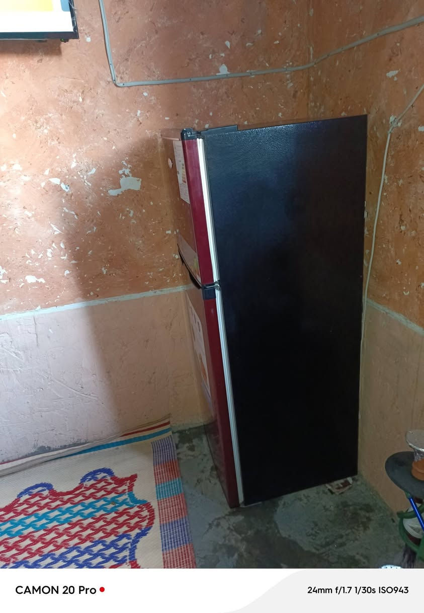 ثلاجه البيع نضيفه كلش  ومرتبه هاي كدامكم  بكاني بغداد مدينت الصدر  السعر 125 التواصل هاذ الرقم ***********
